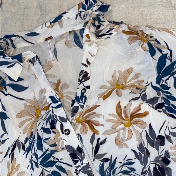 F r e e  P e o p l e • Tropical button down blouse - Picture 4 of 7